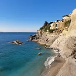 In Piazzetta A Nervi