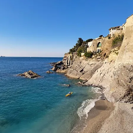 In Piazzetta A Nervi