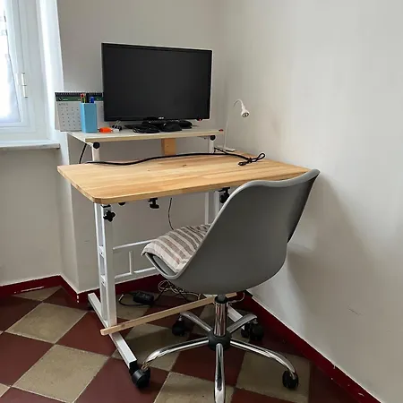 In Piazzetta A Nervi