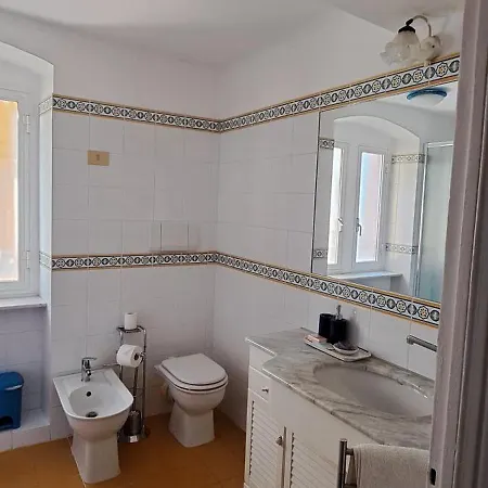 In Piazzetta A Nervi Daire