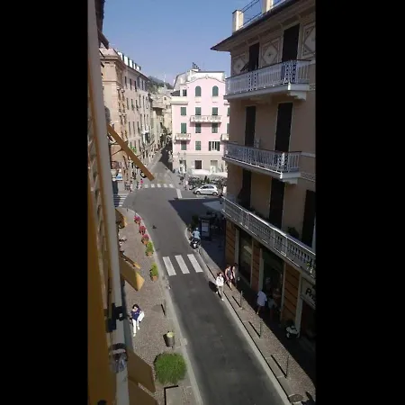 In Piazzetta A Nervi Daire *