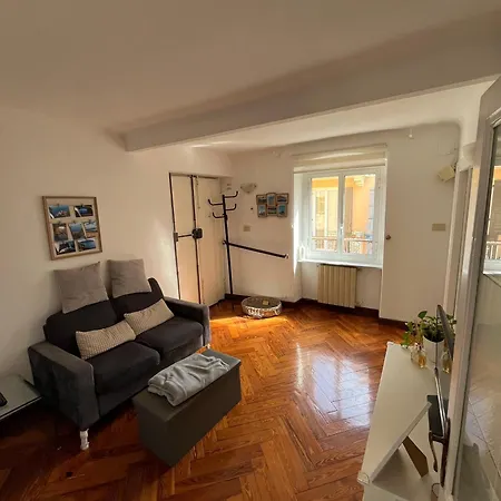 In Piazzetta A Nervi * Genova