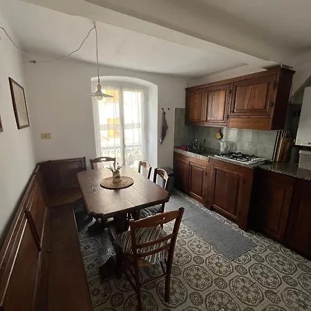 In Piazzetta A Nervi Appartamento Genova