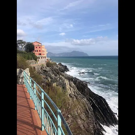 In Piazzetta A Nervi *